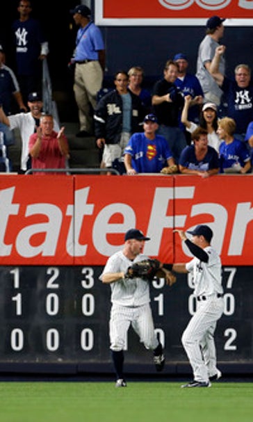 Gardner makes leaping catch for last out, Yanks stop Jays